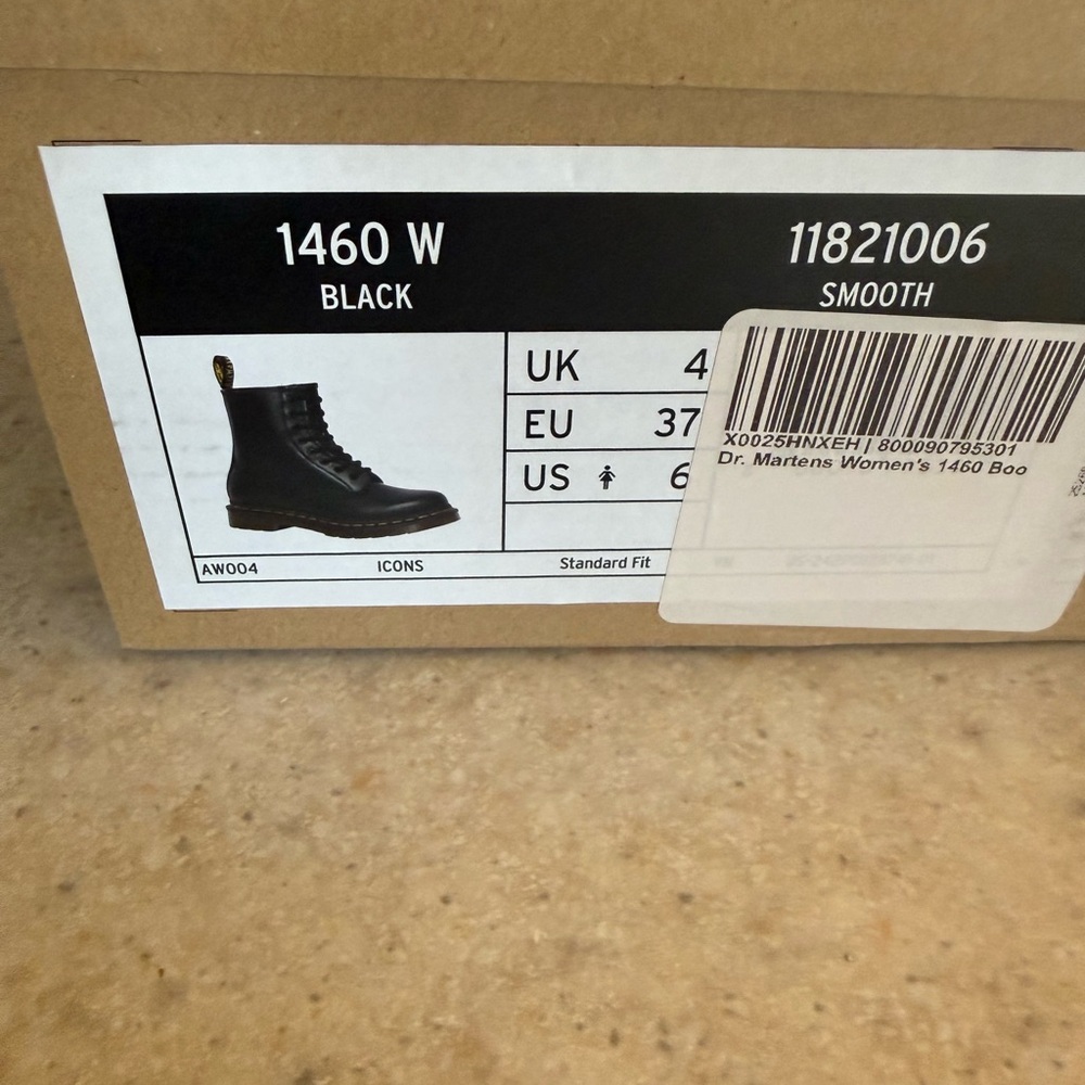 Dr. Martens are brand new, never worn. Size 6 - Picture 5 of 8